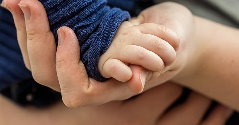 Voyager avec un bébé : les conseils essentiels pour un voyage serein